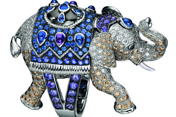 Hathi Elephant ring in white gold with diamonds and sapphires